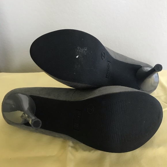 Grey heels - Picture 4 of 4